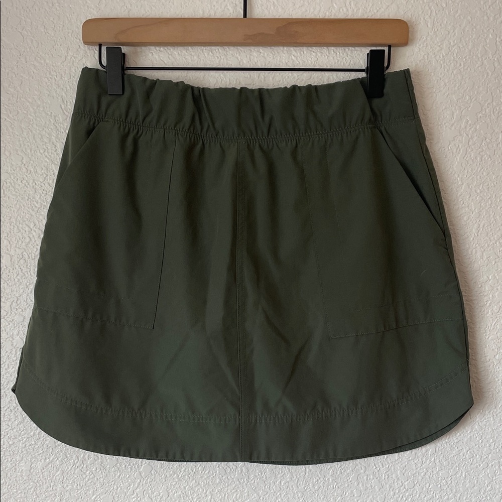 Athletic Pocket Skort / Skirt with built in shorts size M/L